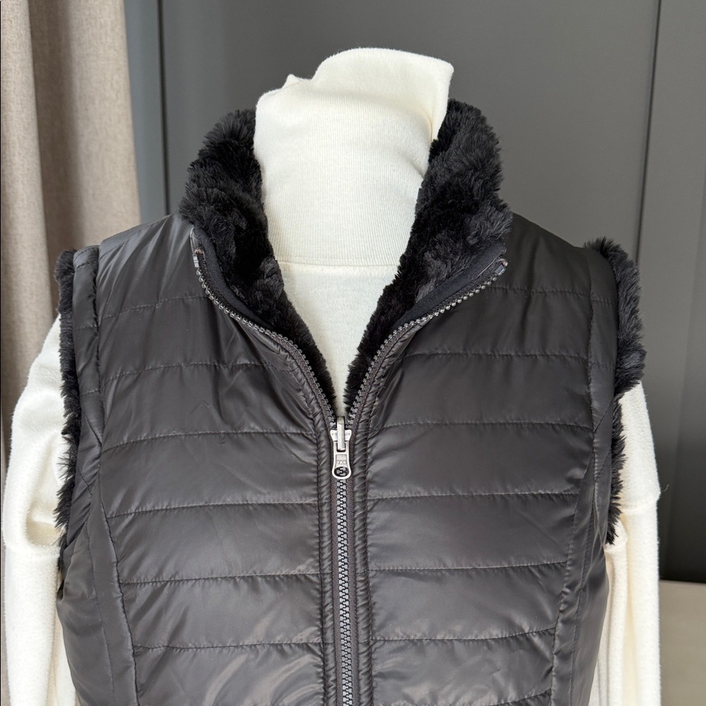 Nicole Miller Reversible Ladies Black Quilted Vest with Faux Fur Sz M EUC